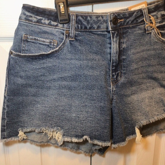 Project Indigo Juniors Medium Wash Mid-Rise 90’s Style Baggy Denim Shorts - Picture 3 of 9